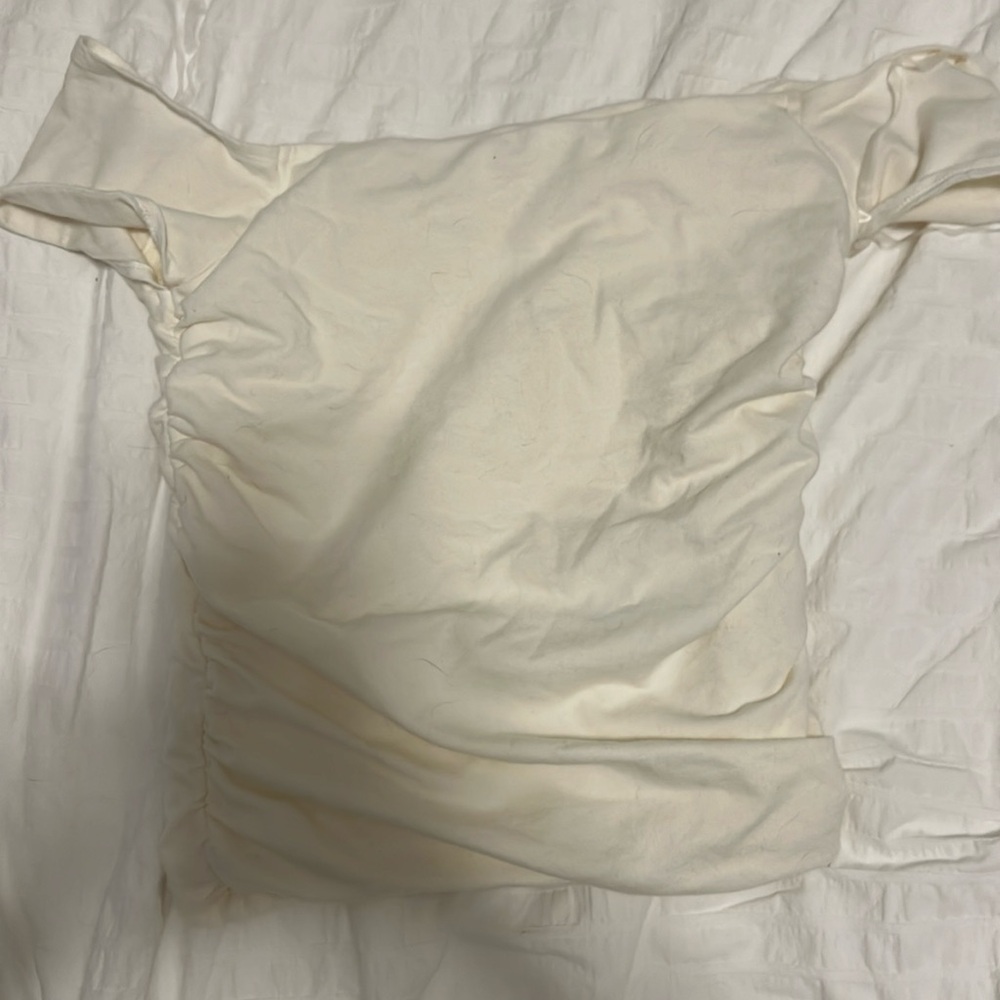 hollister off the shoulder cream tank top t shirt size medium